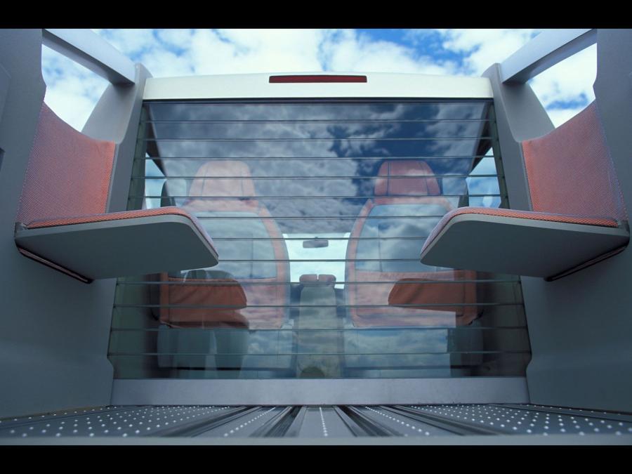  Renault Trafic Deck Up Concept 2004 года  (фото 5 из 56)